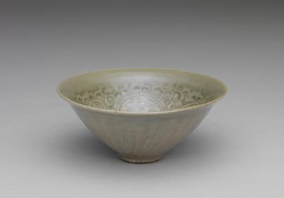 图片[2]-Tea bowl in olive green glaze with impressed chrysanthemum decor, Yaozhou ware, Song dynasty-China Archive